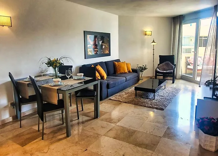 Marbella 2000. Spacious Apartment On The Promenade.