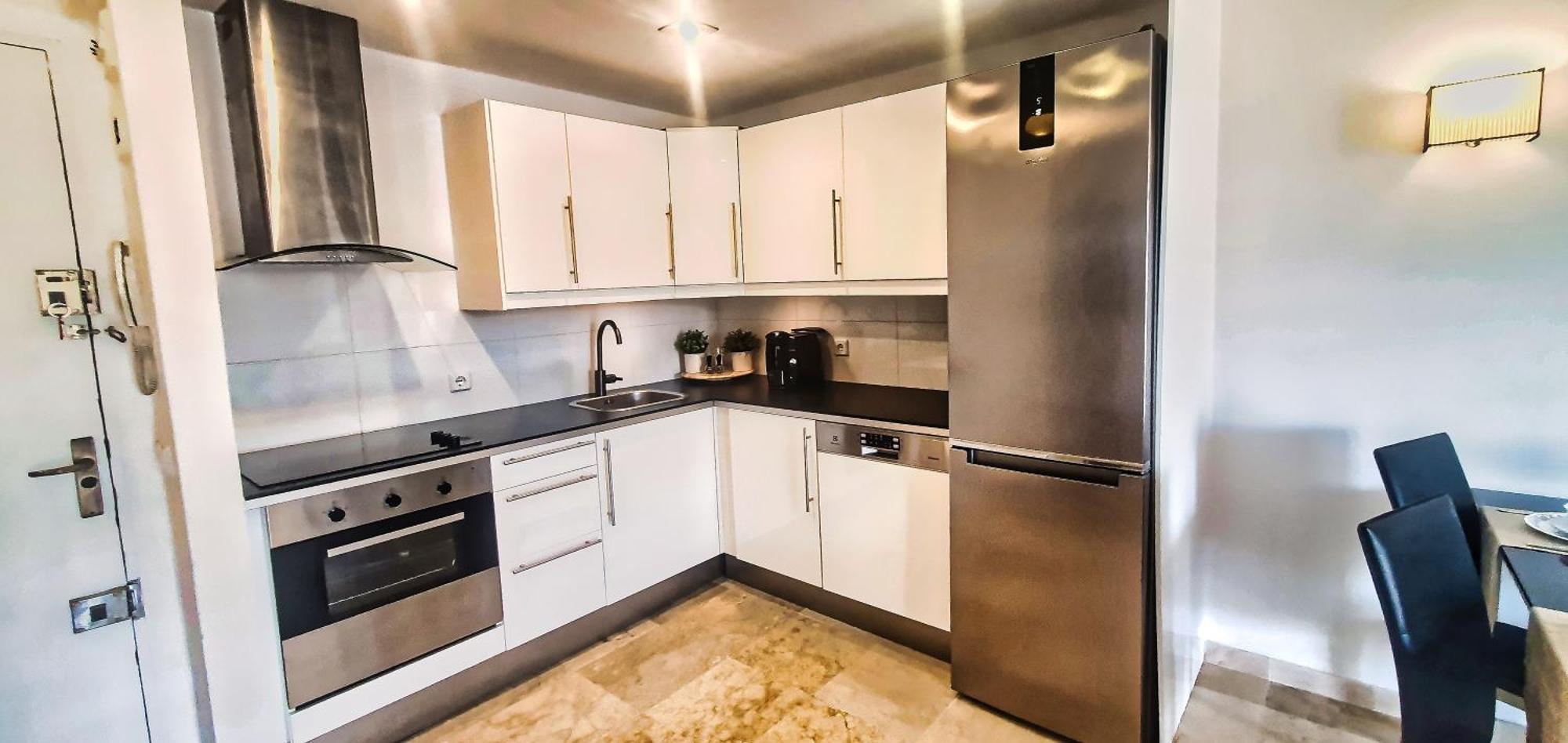 Apartment 2000. Spacious On The Promenade. *