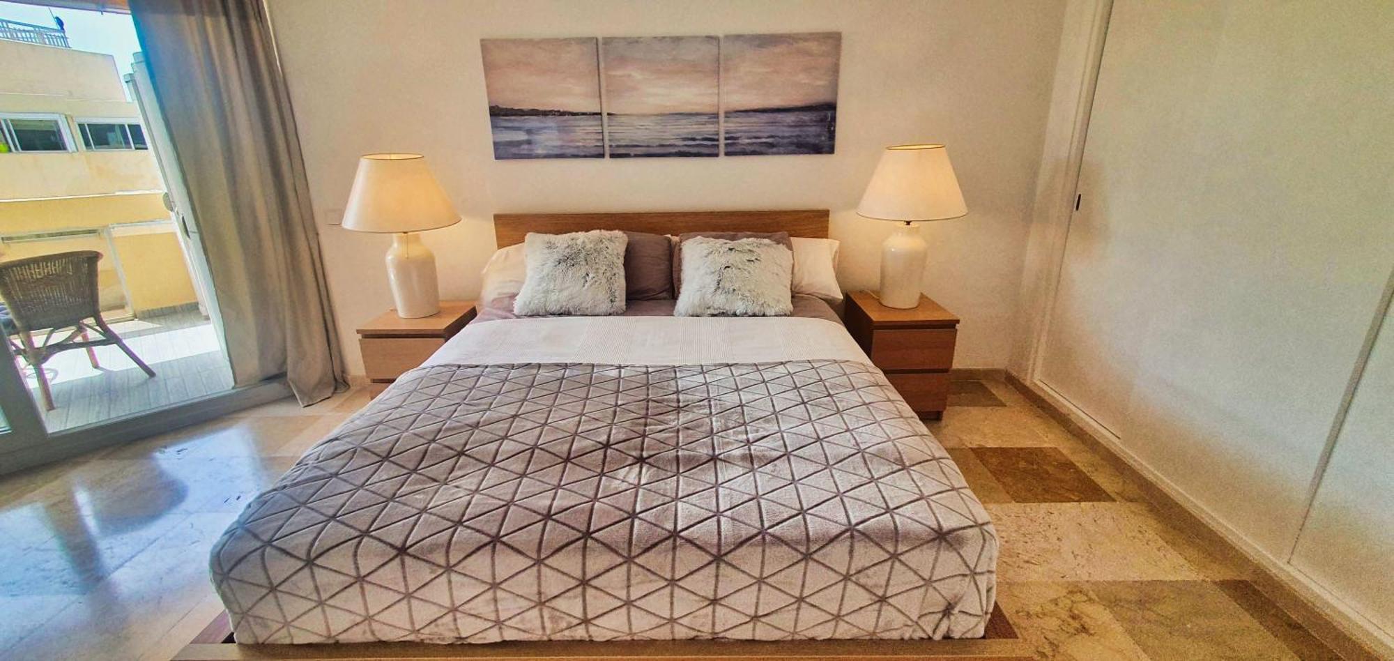 2000. Spacious On The Promenade. * Marbella