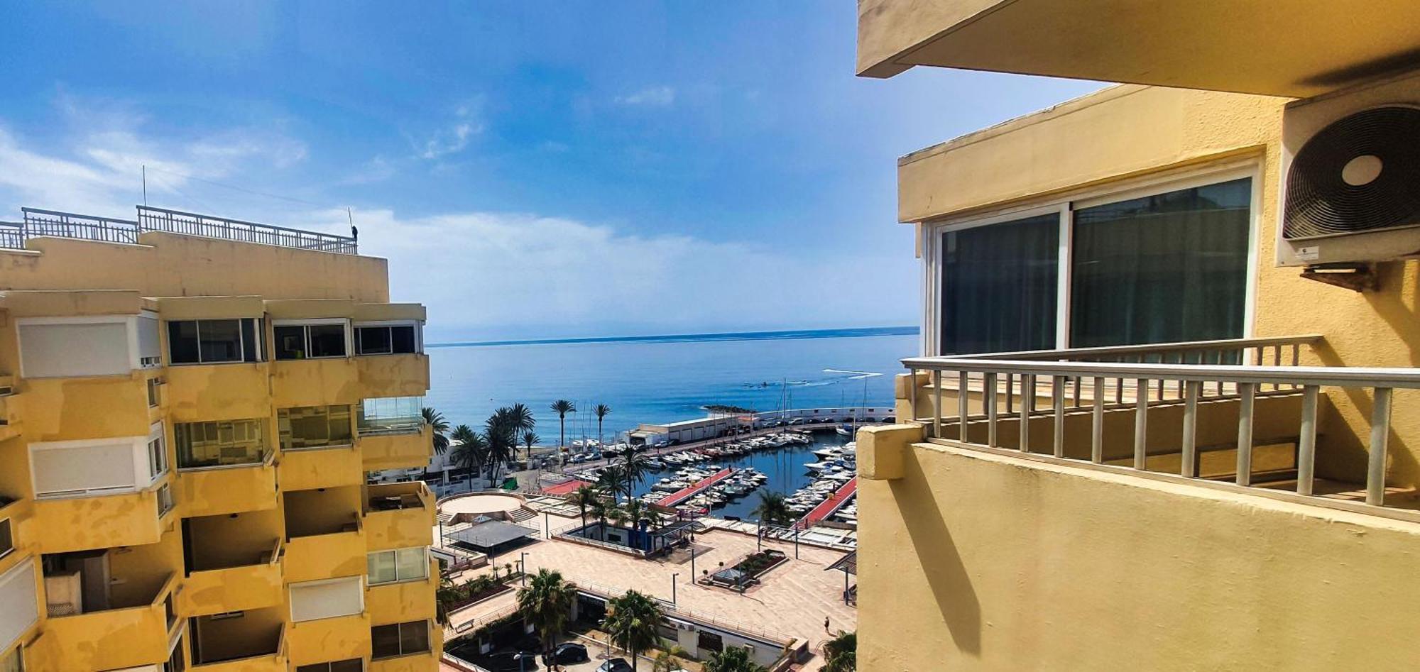 2000. Spacious On The Promenade. Apartment Marbella